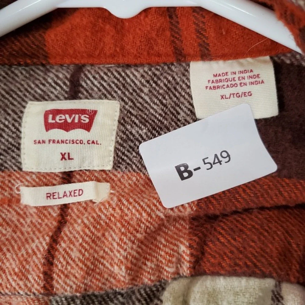 Levis Men Button Up Shirt XL Red Plaid Flannel‎ Relaxed Fit Long Sleeve